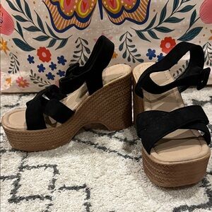 SHEIN Black and Tan Wedge Sandals
